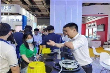 El sistema de lubricación de bombas de engranajes de la empresa recibe gran a...
